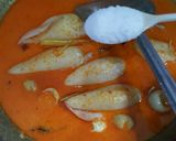 Foto langkah ke 5 dari resep Gulai Cumi Isi Tahu.