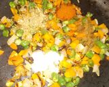A picture of step 4 of Palak packed veg Maggi masala pulav.