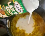 Une image de l'étape 5 de Dahl de lentilles corail au lait de coco.