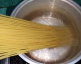 Foto langkah ke 2 dari resep Garlic Prawn Pasta.