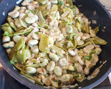 Foto del paso 5 de la receta: Garbanzos con judías, habas y jamón