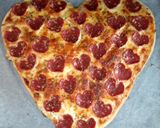 รูปขั้นตอนการทำที่ 4 ของ พิซซ่าสื่อรัก ❤ เปปเปอร์โรนีพิซซ่า🍕สื่อรัก ❤/ พิซซ่า ❤ หัวใจ /พิซซ่าวาเลนไทน์  (โฮมเมดพิซซ่าแป้งบาง)