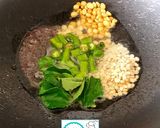 A picture of step 2 of Mix Veg Upma.