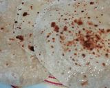 A picture of step 4 of Fulka roti.