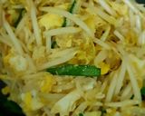 รูปขั้นตอนการทำที่ 2 ของ ถั่วงอกผัดไข่