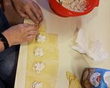 Φωτογραφία βήματος 4 της συνταγής Φτιάχνουμε μυτζηθροπιτάκια στο σχολείο