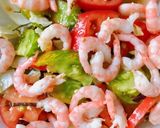Hình bước làm 5 của món Salad Cà Chua Tôm Biển