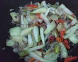 Foto langkah ke 2 dari resep Hot Spicy Beef.