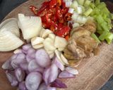 Foto langkah ke 1 dari resep Tumis Cumi Tauge Jamur.