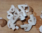 Foto del paso 1 de la receta: Hongos cremini salteados
