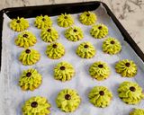 Foto langkah ke 5 dari resep Matcha Butter Cookies.