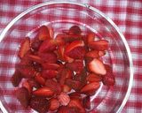 A picture of step 1 of Strawberry jam in microwave.