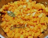 Une image de l'étape 3 de Soupe courge / pommes de terre / fan de navet.