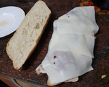 Foto del paso 4 de la receta: Bocadillo de pata asada con pimiento del piquillo, queso curado y huevo duro