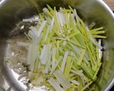 Une image de l'étape 2 de Papillote de saumon et légumes de saison.