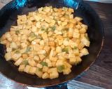 Foto del paso 3 de la receta: Tortilla de papa rellena de paleta y queso