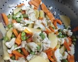 A picture of step 2 of Carrot green peas mix sabji.