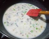 A picture of step 4 of Creamy mushroom soup.