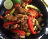 Foto langkah ke 8 dari resep Chicken Fajitas ft Tortilla.
