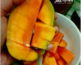 Foto langkah ke 4 dari resep Cooking Hacks - Cara Cepat Kupas Mangga.