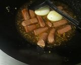 Foto langkah ke 4 dari resep Telur & sosis masak semur.