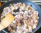 Foto del paso 3 de la receta: Arroz de pescado con gambas y almejas