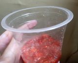 Foto langkah ke 2 dari resep Kuliner Khas Korea~Korean Strawberry Milk.