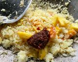 Gambar langkah 3 resipi Nasi Goreng Nanas Chili Oil.