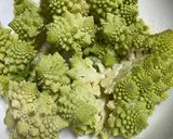 Foto del paso 1 de la receta: Hamburguesas veganas de romanescu