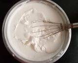 A picture of step 4 of Black currant ice cream.
