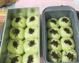 Foto langkah ke 4 dari resep Roti Matcha isi Choco Crunchy.