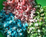 Foto del paso 2 de la receta: Pochoclos de colores 🍿