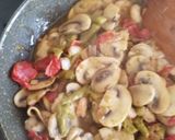 Foto del paso 2 de la receta Champiñones revueltos con gambas y espárragos verdes