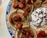 Foto del passaggio 2 della ricetta Pancakes con yogurt e fragole 🥞😋🍓