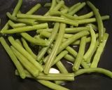 A picture of step 2 of Easy balsamic glazed green beans.