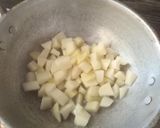ஈசியான உருளைக்கிழங்கு வருவல் potato varuval recipe in tamil ரெசிபி ஸ்டேப் 2 புகைப்படம்
