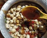 A picture of step 4 of Makhana Bhel.