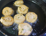 A picture of step 3 of Spiced Urad Moong Dal Vada with Spring Onion.