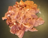 Foto del paso 1 de la receta: Carne de cerdo en caldillo con vegetales🌺