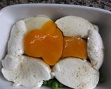 Foto del paso 2 de la receta: Cazuelas horneadas de huevos con guisantes