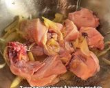 Foto langkah ke 2 dari resep Ayam Kecap Mentega Simple.