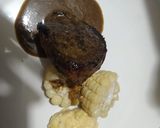 Foto del paso 7 de la receta: Lomo de res en salsa de epazote, elotes horneados y puré de plátano