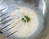 Foto del paso 1 de la receta: Postre navideño con bizcochos de frambuesa y crema de mascarpone con té verde Matcha