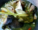 Foto langkah ke 5 dari resep Sup Kepala Ikan Salmon, bumbu geprek.