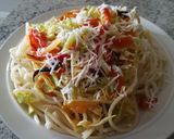 Foto del paso 3 de la receta: Tiritas de Repollo, Pimentón y Cebolla con Espagueti