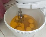 Foto langkah ke 4 dari resep Cake Coklat Potong Lembut.