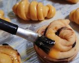Foto langkah ke 5 dari resep Roti Manis ala Fermipan.