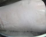 Foto del paso 2 de la receta: Codillo salmuerizado a las hierbas
