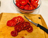Foto del paso 1 de la receta: Ensalada de tomates perita con queso fresco
