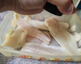 Foto del paso 3 de la receta: Filetes de merluza empanados con patatas en 25 minutos